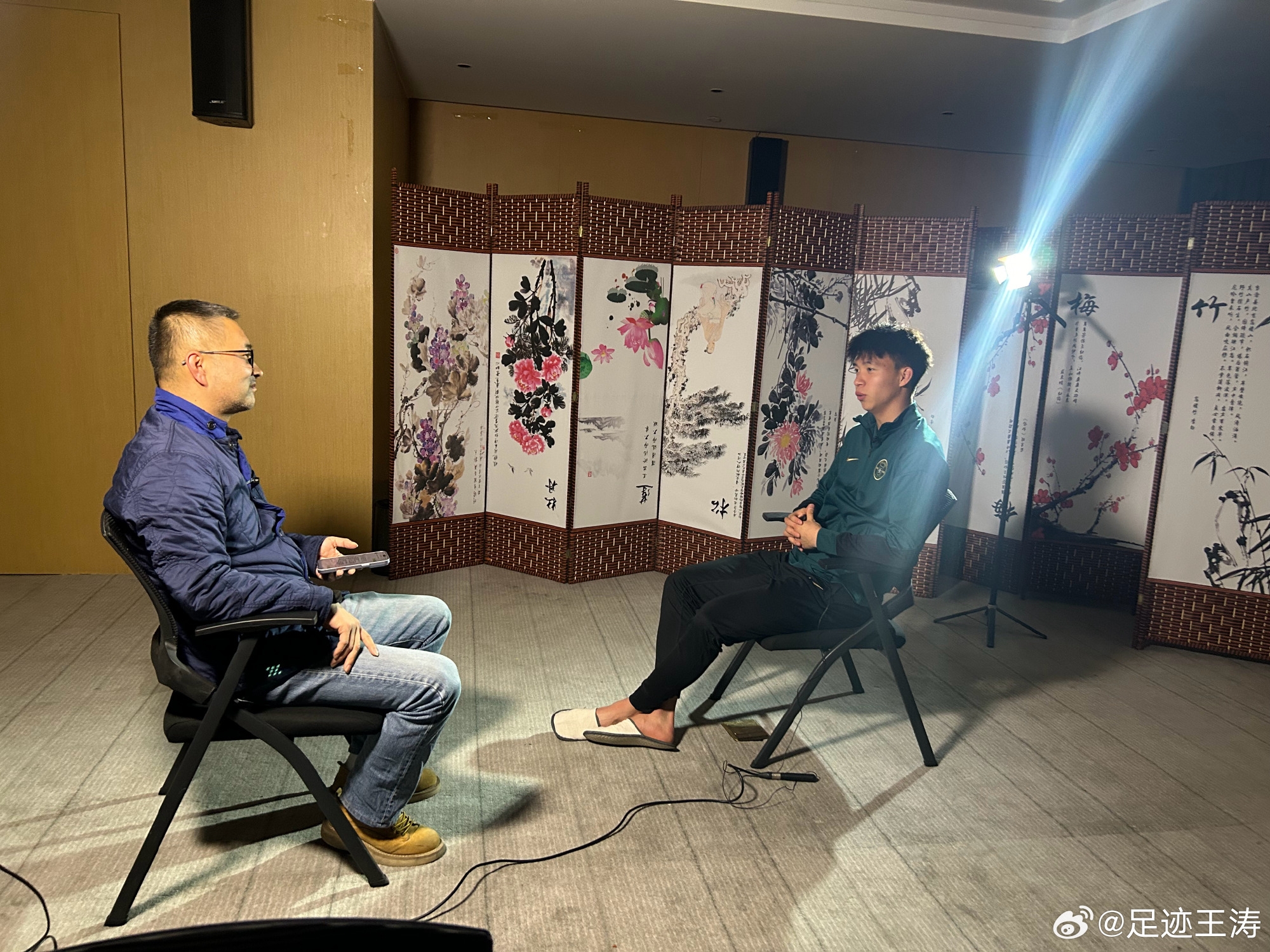  記者：王鈺棟視韋世豪為偶像&想加他微信，現(xiàn)進了國足不知加到沒