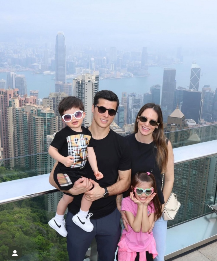  特謝拉帶家人赴中國香港過周末，陳晉一留言：這是個好地方