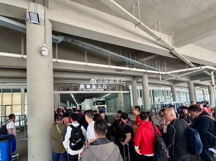  盛況空前！記者曬照：距離中澳之戰(zhàn)還有三小時，現(xiàn)場記者已超百名