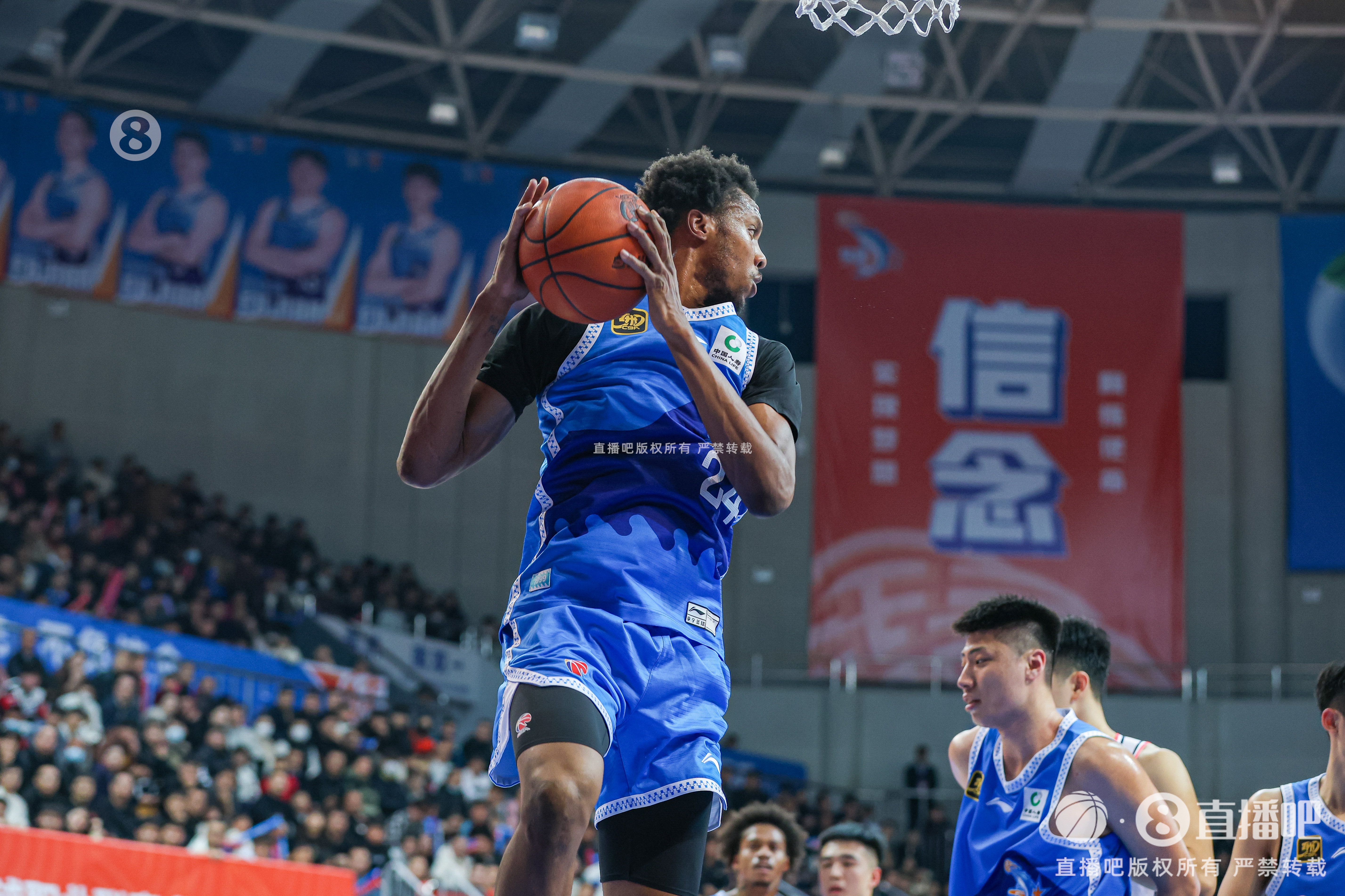  今天效率是真高！路易斯-金20中15&三分7中5怒砍41分8板4斷
